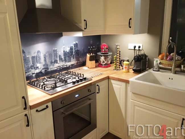 Een keuken achterwand met foto